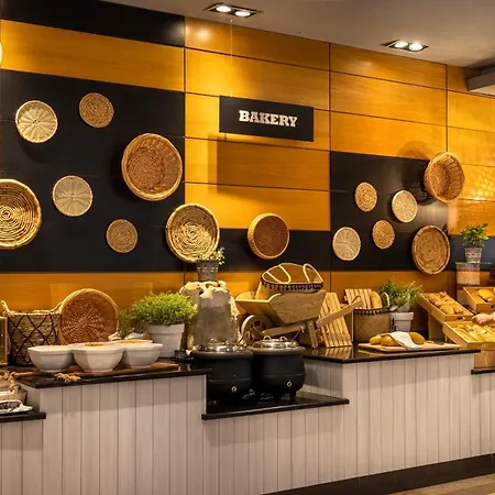 Valamar Crystal 4* פורץ