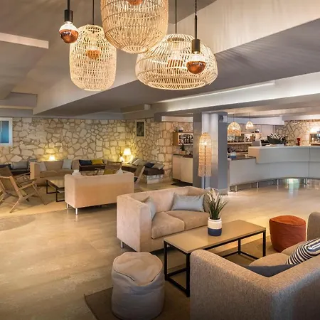 מלון Valamar Crystal 4*