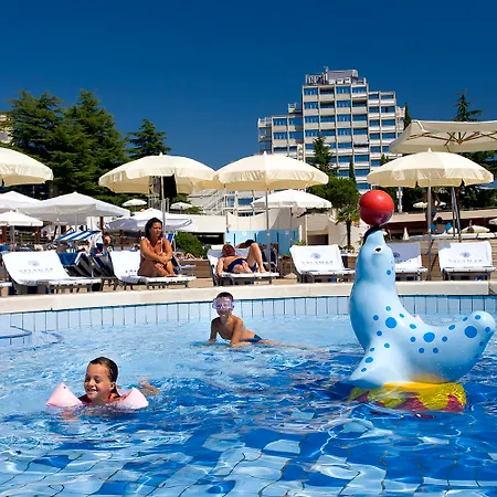 فندق Valamar Crystal بوريتش