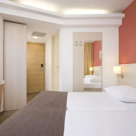 Sunny By Valamar, Ex Crystal Hotel Porec