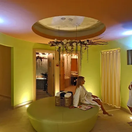 Hotel Sunny By Valamar, Ex Crystal 4*