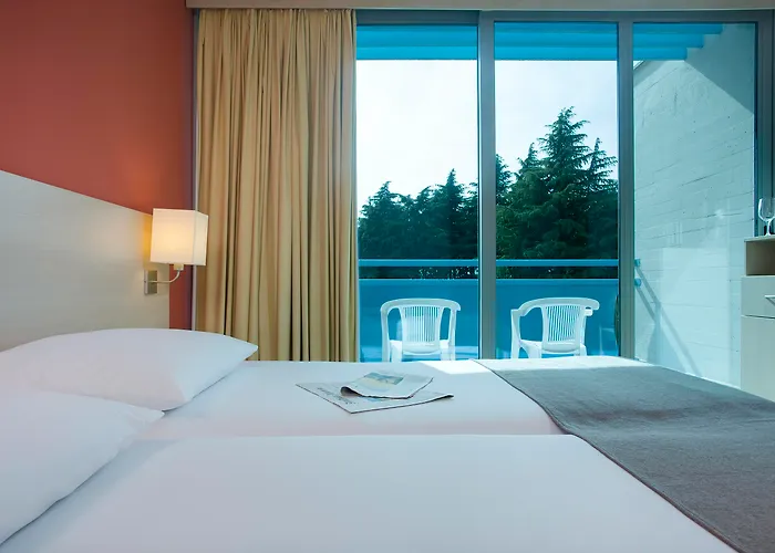 Valamar Crystal 4* פורץ