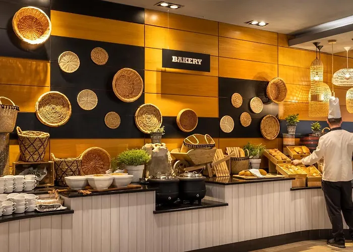 Valamar Crystal 4* פורץ