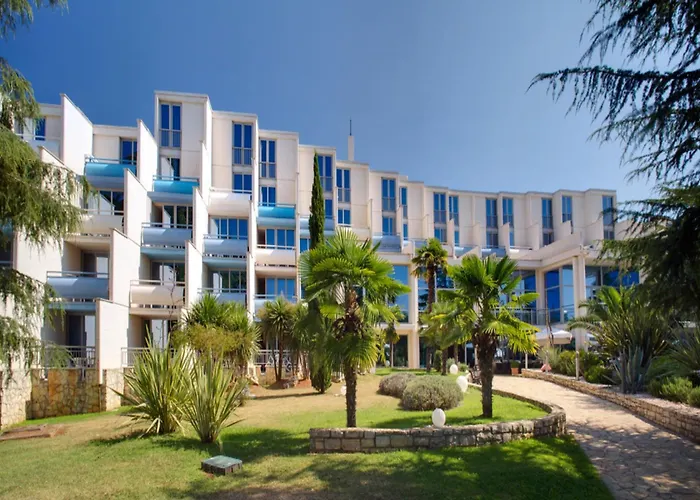 Valamar Crystal 4* פורץ