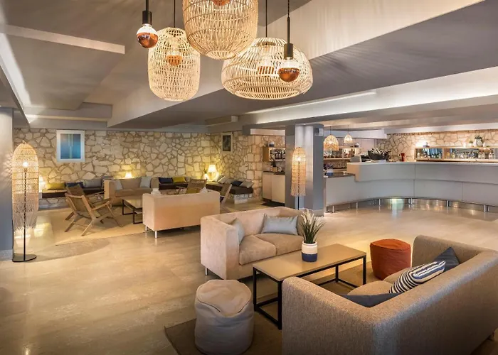 מלון Valamar Crystal 4*