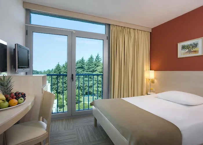 Valamar Crystal 4* פורץ