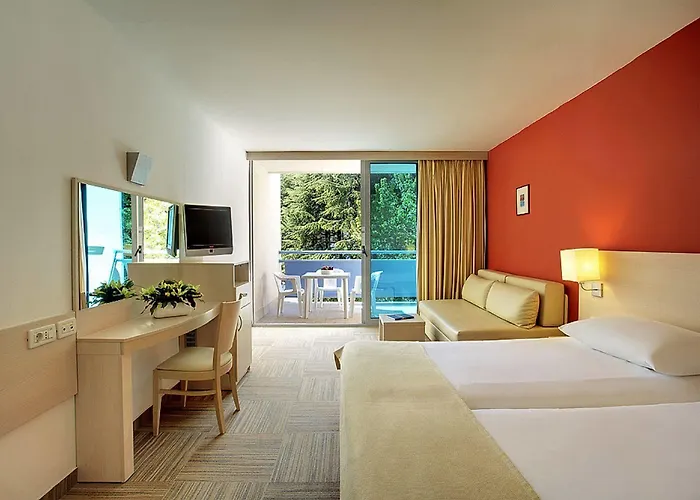 מלון Valamar Crystal 4*