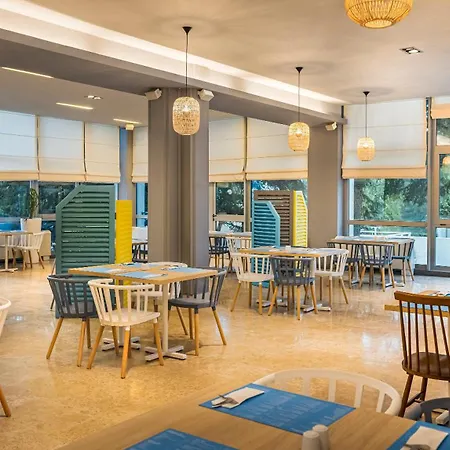 Valamar Crystal Hotell 4*