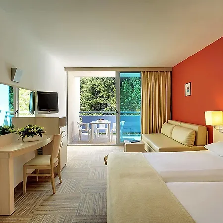 מלון Valamar Crystal 4*